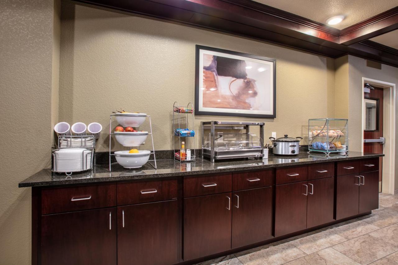 Cobblestone Inn & Suites - Pine Bluffs Extérieur photo