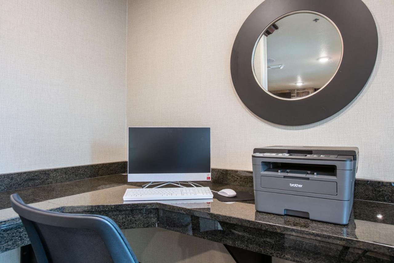 Cobblestone Inn & Suites - Pine Bluffs Extérieur photo